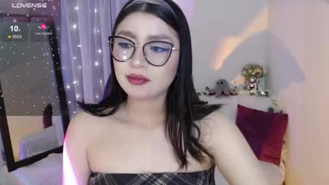 Snapshot of mily_thomson_b chatting on February 20, 10:43 pm Mily online show from February 20, 10:43 pm