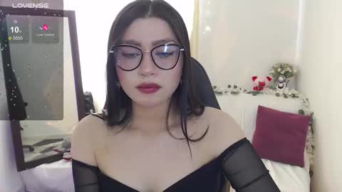 Snapshot of mily_thomson_b chatting on February 21, 10:00 pm Mily online show from February 21, 10:00 pm