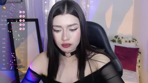 Snapshot of mily_thomson_b chatting on March 23, 8:35 pm Mily online show from March 23, 8:35 pm