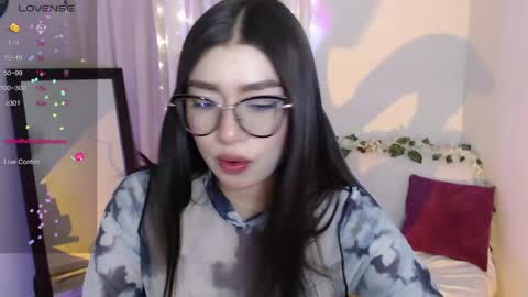 Snapshot of mily_thomson_b chatting on April 5, 10:18 pm Mily online show from April 5, 10:18 pm