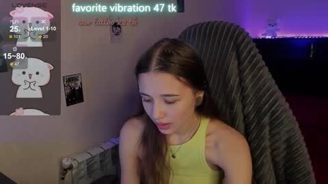 Snapshot of milyamess chatting on November 17, 6:03 pm Emily online show from November 17, 6:03 pm