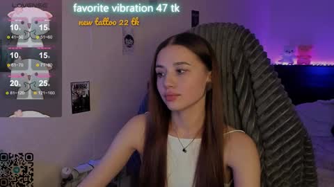 Snapshot of milyamess chatting on November 25, 5:24 pm Emily online show from November 25, 5:24 pm