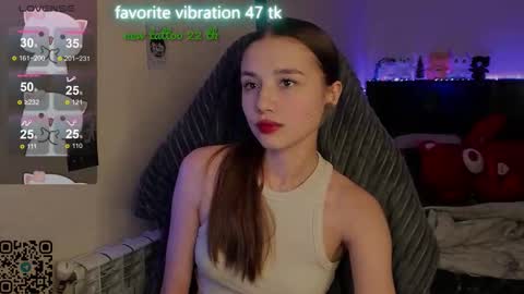 Snapshot of milyamess chatting on December 4, 4:48 pm Emily online show from December 4, 4:48 pm