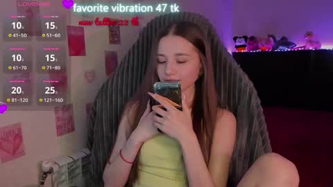 Snapshot of milyamess chatting on March 15, 6:36 pm Emily online show from March 15, 6:36 pm