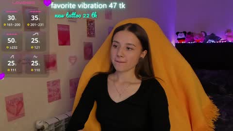 Snapshot of milyamess chatting on April 2, 5:43 pm Emily online show from April 2, 5:43 pm