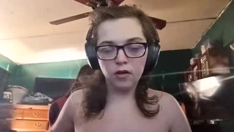 Snapshot of mimi142 chatting on March 20, 5:07 pm mimi142 online show from March 20, 5:07 pm