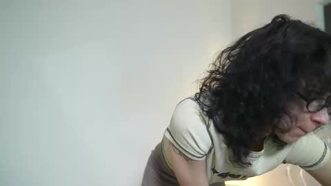 Snapshot of mimilicks chatting on October 28, 8:07 am IRIS online show from October 28, 8:07 am