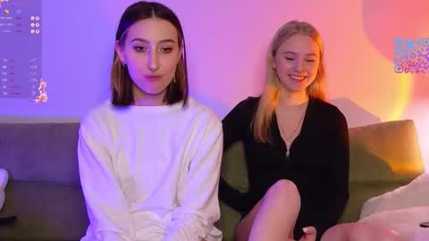 Snapshot of mimipaws chatting on February 5, 8:02 pm MilaBlack and StacyBlonde Today unboxing Lovens OMG online show from February 5, 8:02 pm