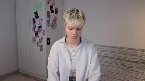 Snapshot of mimipuff chatting on October 16, 12:39 pm Sonya online show from October 16, 12:39 pm