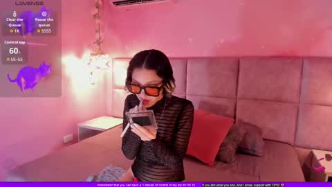 Minji online show from October 2, 11:39 am