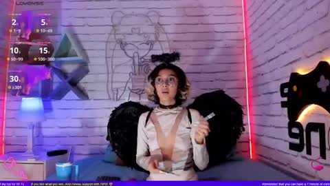 Minji online show from October 10, 6:29 pm