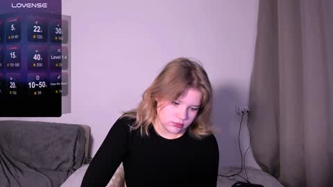 Snapshot of mina27372 chatting on December 24, 2:21 am hi Im Mina  online show from December 24, 2:21 am