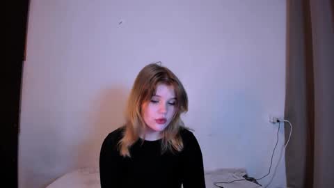 Snapshot of mina27372 chatting on January 6, 1:31 am hi Im Mina  online show from January 6, 1:31 am