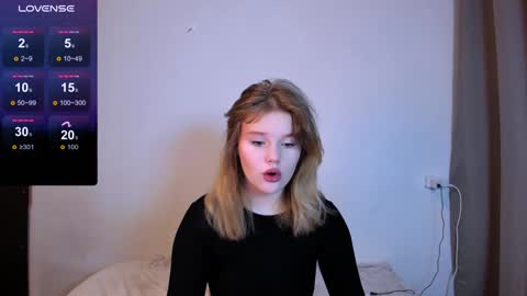 Snapshot of mina27372 chatting on January 7, 1:28 am hi Im Mina  online show from January 7, 1:28 am