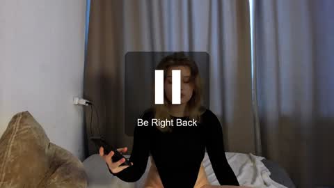 Snapshot of mina27372 chatting on January 13, 5:01 am hi Im Mina  online show from January 13, 5:01 am