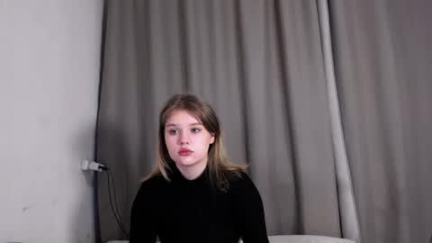 Snapshot of mina27372 chatting on January 16, 1:37 am hi Im Mina  online show from January 16, 1:37 am