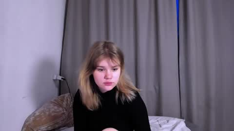 Snapshot of mina27372 chatting on January 17, 1:36 am hi Im Mina  online show from January 17, 1:36 am