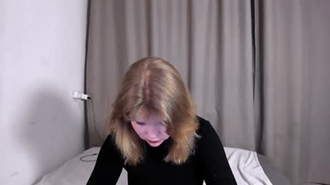 Snapshot of mina27372 chatting on January 20, 12:07 pm hi Im Mina  online show from January 20, 12:07 pm