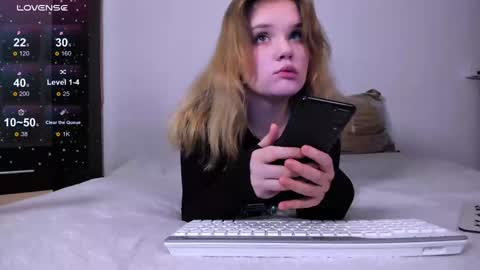 Snapshot of mina27372 chatting on January 27, 9:44 pm hi Im Mina  online show from January 27, 9:44 pm