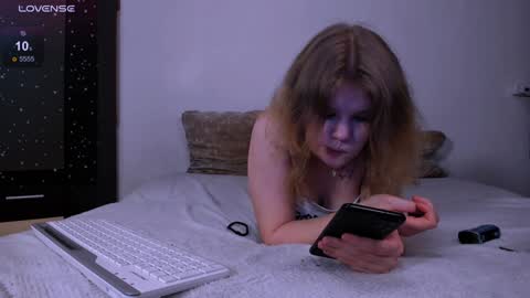 Snapshot of mina27372 chatting on January 30, 12:29 am hi Im Mina  online show from January 30, 12:29 am