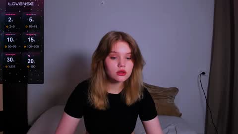 Snapshot of mina27372 chatting on February 4, 1:13 am hi Im Mina  online show from February 4, 1:13 am