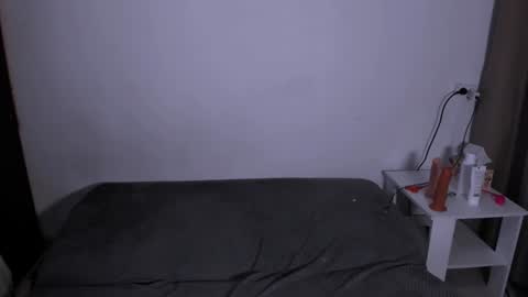 Snapshot of mina27372 chatting on February 7, 1:15 am hi Im Mina  online show from February 7, 1:15 am