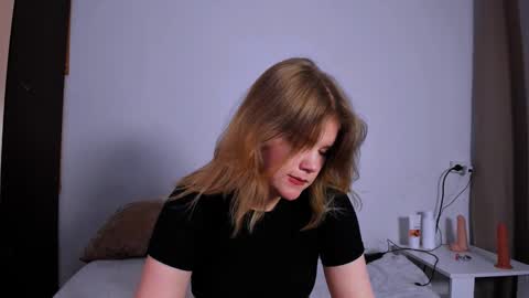 Snapshot of mina27372 chatting on February 10, 4:19 am hi Im Mina  online show from February 10, 4:19 am