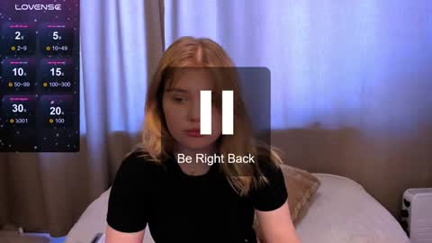 Snapshot of mina27372 chatting on February 28, 8:09 am hi Im Mina  online show from February 28, 8:09 am