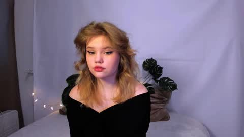 Snapshot of mina27372 chatting on March 2, 1:15 am hi Im Mina  online show from March 2, 1:15 am