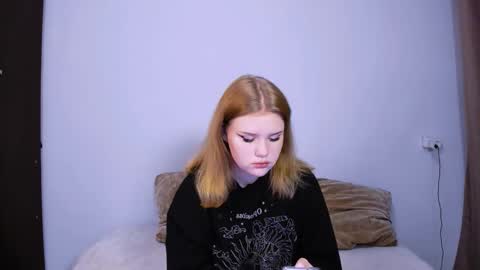 Snapshot of mina27372 chatting on September 30, 11:10 pm hi Im Mina  online show from September 30, 11:10 pm