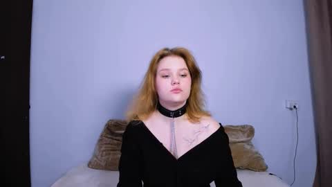 Snapshot of mina27372 chatting on October 3, 11:29 am hi Im Mina  online show from October 3, 11:29 am