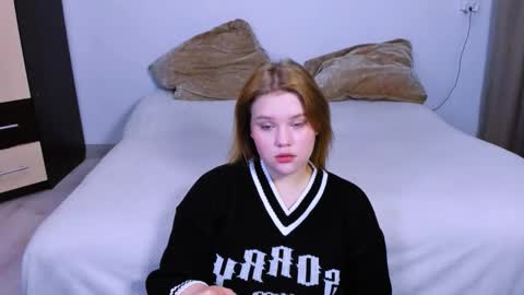 Snapshot of mina27372 chatting on October 4, 11:08 am hi Im Mina  online show from October 4, 11:08 am