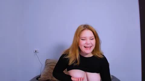 Snapshot of mina27372 chatting on October 12, 10:53 pm hi Im Mina  online show from October 12, 10:53 pm