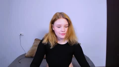 Snapshot of mina27372 chatting on October 13, 10:32 pm hi Im Mina  online show from October 13, 10:32 pm