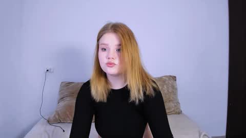 Snapshot of mina27372 chatting on October 19, 10:32 pm hi Im Mina  online show from October 19, 10:32 pm