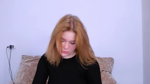 Snapshot of mina27372 chatting on October 26, 2:17 am hi Im Mina  online show from October 26, 2:17 am