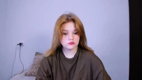 Snapshot of mina27372 chatting on October 29, 10:55 pm hi Im Mina  online show from October 29, 10:55 pm