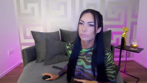 Snapshot of mina_babe1 chatting on February 3, 9:19 am Mina online show from February 3, 9:19 am