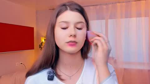 Snapshot of minditrelles chatting on October 16, 7:09 am Mindi online show from October 16, 7:09 am