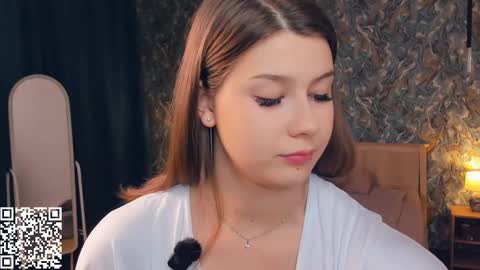 Snapshot of minditrelles chatting on November 21, 7:07 am Mindi online show from November 21, 7:07 am