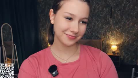 Snapshot of minditrelles chatting on November 28, 7:11 am Mindi online show from November 28, 7:11 am