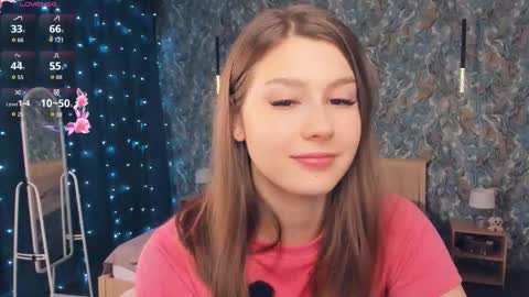 Snapshot of minditrelles chatting on December 18, 7:14 am Mindi online show from December 18, 7:14 am