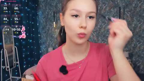 Snapshot of minditrelles chatting on December 19, 7:04 am Mindi online show from December 19, 7:04 am