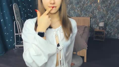 Snapshot of minditrelles chatting on January 10, 7:10 am Mindi online show from January 10, 7:10 am