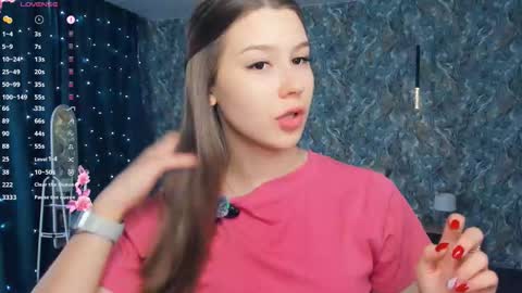 Snapshot of minditrelles chatting on January 18, 7:01 am Mindi online show from January 18, 7:01 am