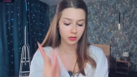 Snapshot of minditrelles chatting on February 2, 7:07 am Mindi online show from February 2, 7:07 am