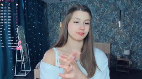 Snapshot of minditrelles chatting on February 5, 7:13 am Mindi online show from February 5, 7:13 am