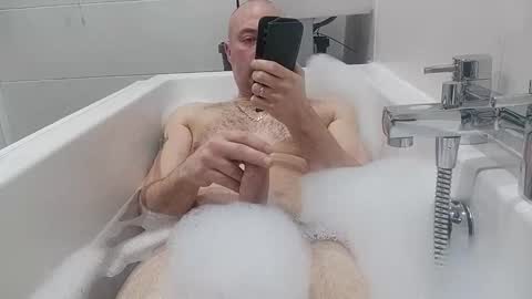 Snapshot of minge68 chatting on March 18, 7:28 pm minge68 online show from March 18, 7:28 pm