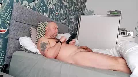 Snapshot of minge68 chatting on March 28, 10:59 am minge68 online show from March 28, 10:59 am