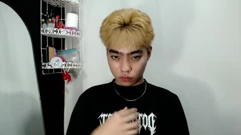mingkla_man online show from May 9, 2:55 pm
